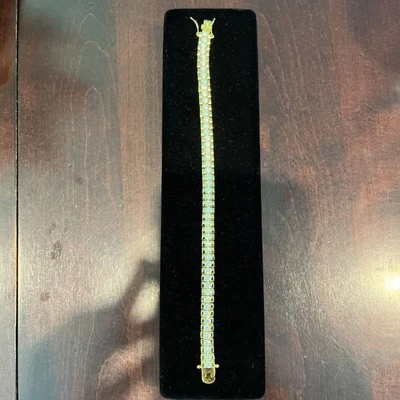 Brazalete de tenis de diamantes de circonita de 5,25 quilates enchapado en oro de 14 quilates. Foto 1 de 4