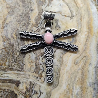 Pingente de prata esterlina Southwest rosa concha concha libélula design pictográfico - Imagem 1 de 4