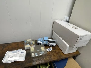 Danbury Mint UNC North Carolina Tar Heels Chevy 3100 Half-Ton Team Truck Modell - Bild 1 von 12