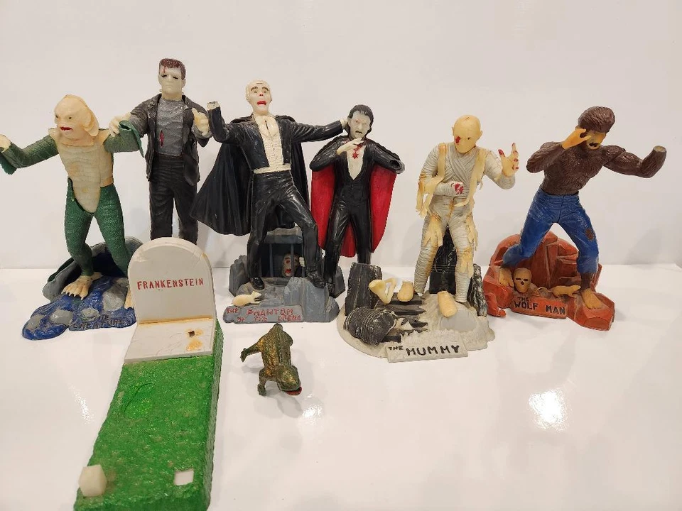 Original 1969 AURORA "Glow In The Dark head and hands" Universal Monsters Models - Image 1 of 4