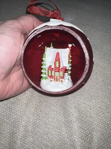 Diarama vintage vetro rosso ornamento natalizio casa vittoriana con pupazzo di neve - Foto 1 di 7