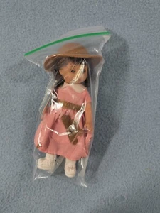 Muñeca de oso de peluche Madame Alexander 2002 100 aniversario #5 McDonald's Happy Food - Imagen 1 de 2