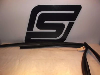2006 Suzuki Forenza Sedan Right Passenger Rear Window Rubber Run Guide Channel - Image 1 of 3