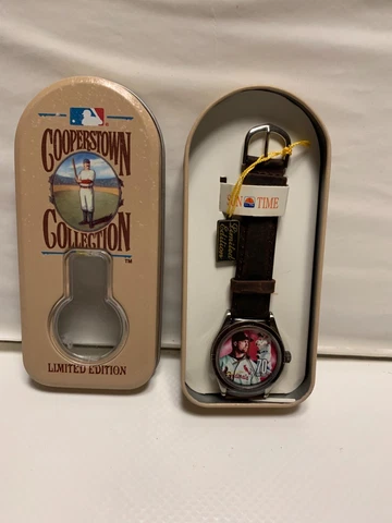 Mark McGwire St. Louis Cardinals 70 Home Runs Commemorative Cooperstown WatchNEW Cover