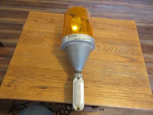 Federal Sign & Signal Corp VITALITE 121S Yellow Rotating Warning Light 120 Volt - Picture 1 of 11