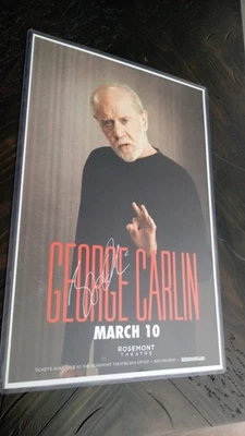 Póster firmado George Carlin RARO 10 de marzo de 2006 autografiado Rosemont Theater difícil de encontrar Foto 1 de 4