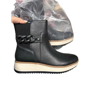 NIB Clarks Zylah Rose Black Leather Boots Women's Size 6.5 - Picture 1 of 4