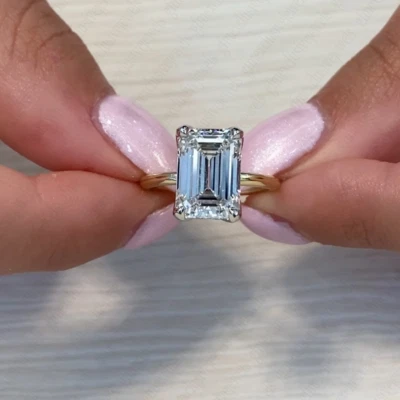 Anillo de compromiso halo oculto moissanita esmeralda de 2,85 quilates de oro sólido de 14 quilates en dos tonos Foto 1 de 4