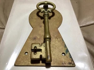 VINTAGE SOLID BRASS SKELETON KEY ENTRY DOOR KNOCKER 41/4"x63/4" - Picture 1 of 5
