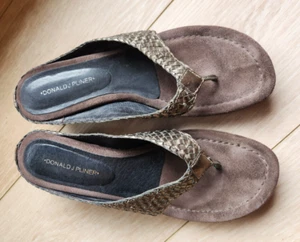 Donald J. Pliner Gilles Leather Platform Wedge Thong Sandal Shoe Women Size 8.5 - Picture 1 of 4