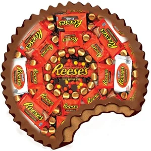 Jigsaw Puzzle Munchies Reese's Peanut Butter Cup Freeform Box 550 pieces NEW - Picture 1 of 2
