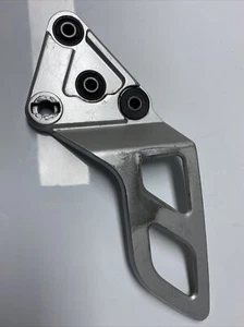 2013 SUZUKI GSX 1250 FA FRONT LEFT SIDE FOOTREST HANGER. 38G-4-L - Picture 1 of 12