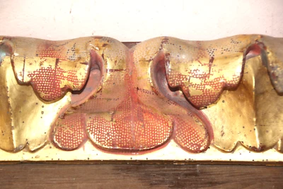 Fragment de frise XVIIIe en bois sculpté peint - Photo 1/4