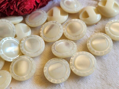 Lot 12  boutons vintage blanc nacré à pied jolis lumineux 1,4 cm ref 726 - Photo 1/2