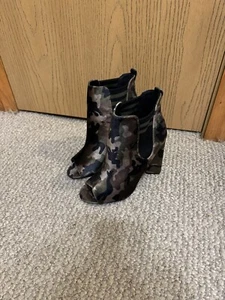 Venus Size 8.5 Multi-Color w/Camouflage Print Open Toe Slip-On Boots - EUC - Picture 1 of 7