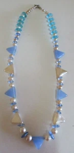 Imitation Pearls and Triangular Beads Necklace - Blue, Aqua and White - Vintage - Bild 1 von 7