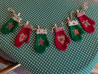 Primitive Mitten Garland - Image 1 of 3
