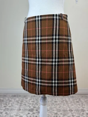 Minifalda Burberry Blue Label Check mezcla de lana falda a cuadros preppy otoño invierno Foto 1 de 4