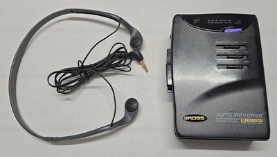 KOSS - Reproductor de casete AM/FM portátil - Bass Boost - Ecualizador de 3 bandas - DE COLECCIÓN Foto 1 de 4