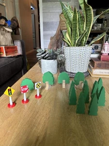 Brio Thomas Trees , Traffic Signs, Wooden Blocks - Picture 1 of 8