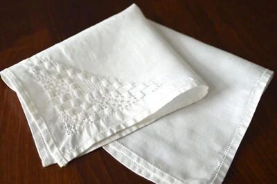PAÑUELO VINTAGE PARA HOMBRE MUJER BLANCO CON PUNZÓN GEOMÉTRICO DISEÑO TRABAJO DOBLADILLO Foto 1 de 3