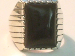 ENORME Anello Uomo Vintage Navajo Argento Sterling Onice Nera Stampato Rettangolo 14,8g - Foto 1 di 6