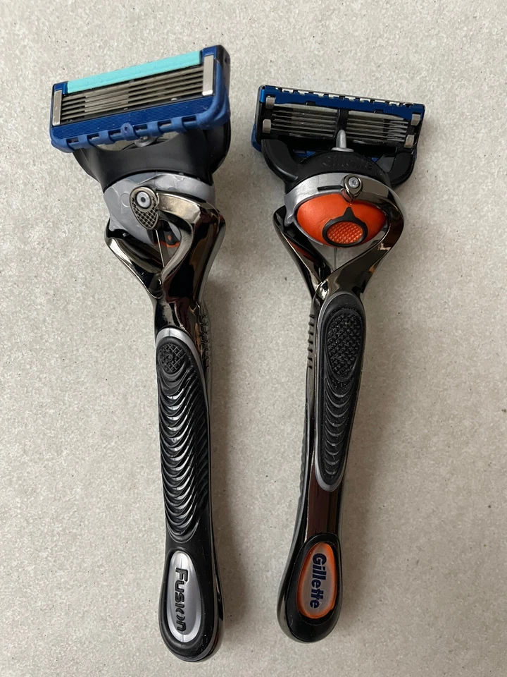 2 Rasoi Nuovi Gillette Fusion Proglide con Tecnologia Flexball - Immagine 1 di 4