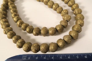 Schöner Strang runde Messingperlen 13mm HF91 Gelbguß Ghana Brass Beads Ashanti - Picture 1 of 4