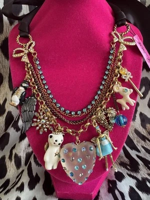 Betsey Johnson Ángel de Nieve Oso Polar Copo de Nieve Hada Varita Ciervo Corazón Collar Foto 1 de 4