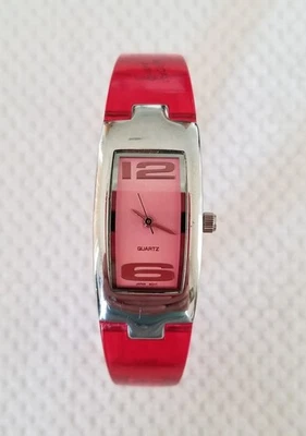 Reloj brazalete No Boundries tono plata esfera rosa rojo brazos Lucite 6,5" batería nueva Foto 1 de 4