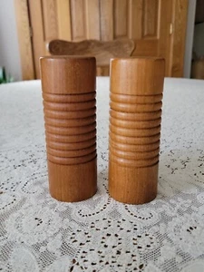 Vintage dänisch aussehende Holz Salz Pfefferstreuer nie benutzt 6"t×2,25"w - Bild 1 von 9