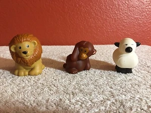 Tres (3) Animales Fisher Price Little People - León, Mono y Cordero - Imagen 1 de 11