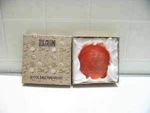 Pisapapeles OLEG CASSINI Crystal Shell rojo rosa EN CAJA - Imagen 1 de 3