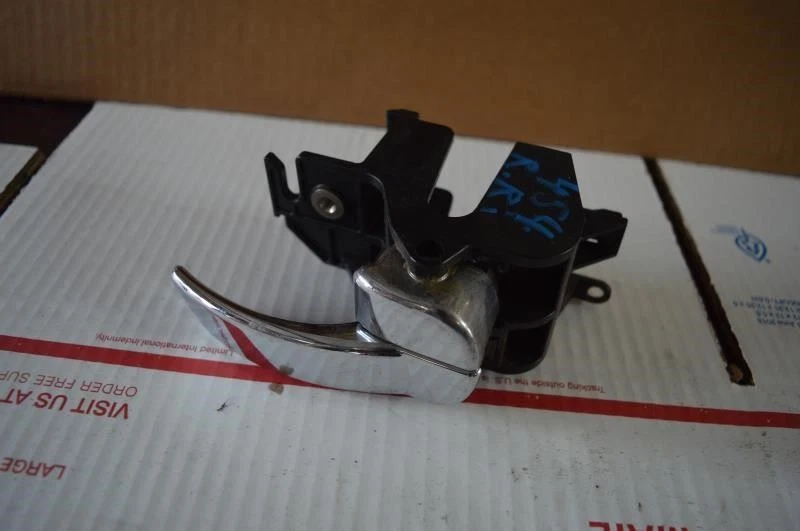 Manija de puerta trasera derecha Nissan Pathfinder 2005 2006 2007 2008 2009 2010 2011 2012 Foto 1 de 4