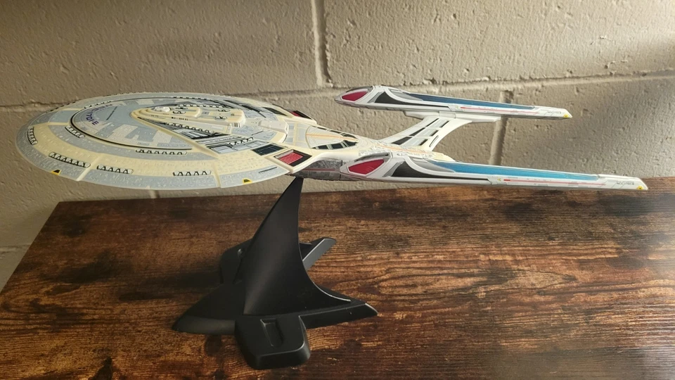 Star Trek Starship Legends - U.S.S Enterprise E  (Lights & Sounds Work!)  - Image 1 of 4