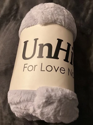 Manta de piel sintética UnHide Lil' Marsh 60” x 80” beige mediano oso NUEVA en envoltura Foto 1 de 4