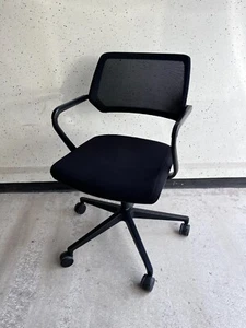 Steelcase Qivi Konferenzstuhl Drehstuhl Schwarz Netz - Bild 1 von 9