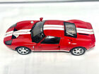 2004 Ford GT rouge avec rayures blanches 73021 échelle 1:18 par boîte Autoart