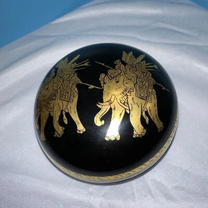 VINTAGE ~ JAPAN ~ BLACK LACQUER W/ GOLD ELEPHANT DESIGNS ~ TRINKET BOX & LID - Picture 1 of 5
