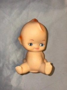 Vintage Kewpie Puppe sitzend blaue Augen Gummi bezaubernd Hongkong L1019 - Bild 1 von 11