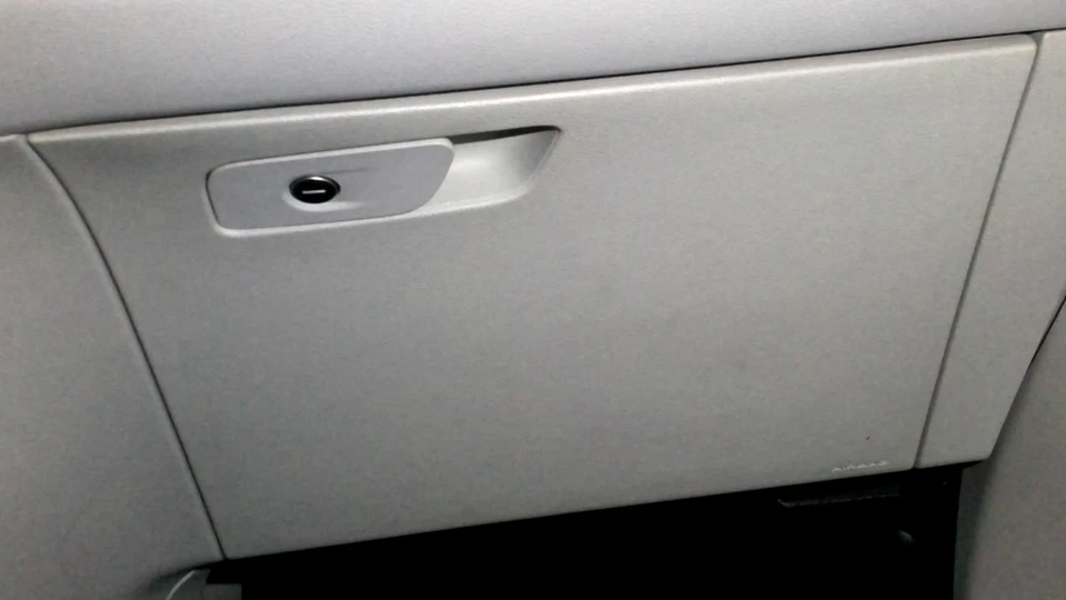 17 18 19 20 21 22 23 24 CHRYSLER PACIFICA Guantera Conjunto Gris Claro/Aleación Foto 1 de 1