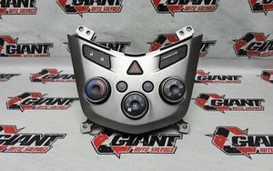 12 CONTROLADOR DE AIRE ACONDICIONADO CHEVROLET SONIC SIN ASIENTO TÉRMICO 95189629 - Imagen 1 de 10