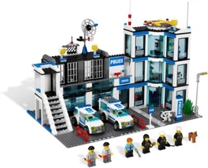 LEGO CITY 7498 Police Station 6 Minifigures 783 Pieces No Box Pre-Owned - Bild 1 von 9