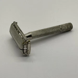 Vintage 1952 Gillette Opening Safety Razor X 3 - Reg US Pat Off Made in USA - Picture 1 of 9