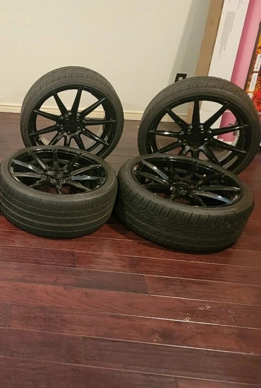 pacotes de rodas e pneus TSW 20" preto - Imagem 1 de 1