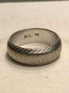 VINTAGE 14K WHITE GOLD LADIES WEDDING BAND SIZE 5 1/4 “MR” 6 GRAMS 6MM CARVED - Picture 1 of 6