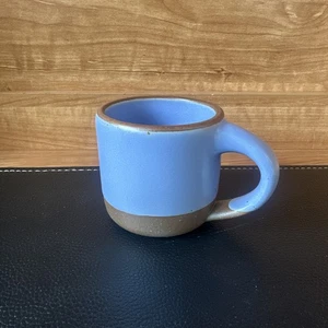 Taza pequeña East Fork Pottery azul claro motas COLOR RETIRADO 3" de alto - Imagen 1 de 3