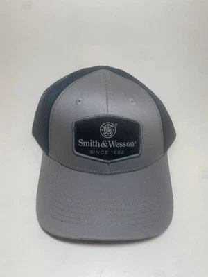 Chapéu caminhoneiro ajustável Smith & Wesson masculino cinza Snapback novo - Imagem 1 de 4