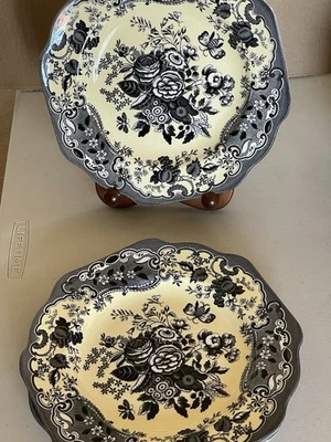 3 SPODE ARCHIVE COLLECTION BLUE ROSE LUNCHEON PLATES IN BLACK/ YELLOW 9” - Image 1 of 4