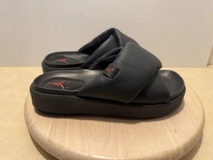 Größe 8 Damen Nike Air Jordan Jordan Sophia Slide Off Noir Fire Red DO8863-006 - Bild 1 von 7